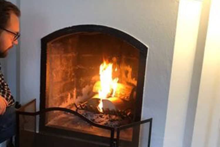 Comment allumer un bon feu de cheminée cet hiver ?